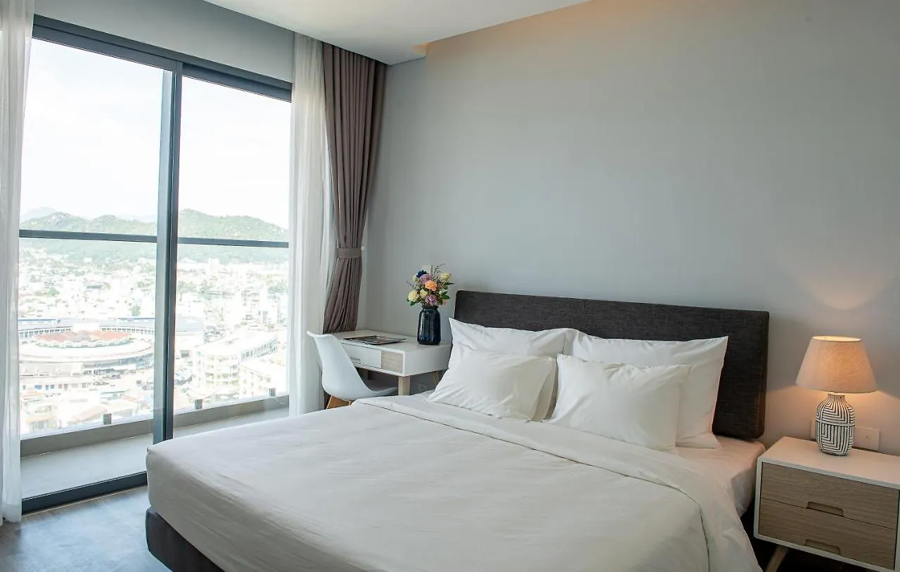 Отель Marina Suites Apartment Нячанг