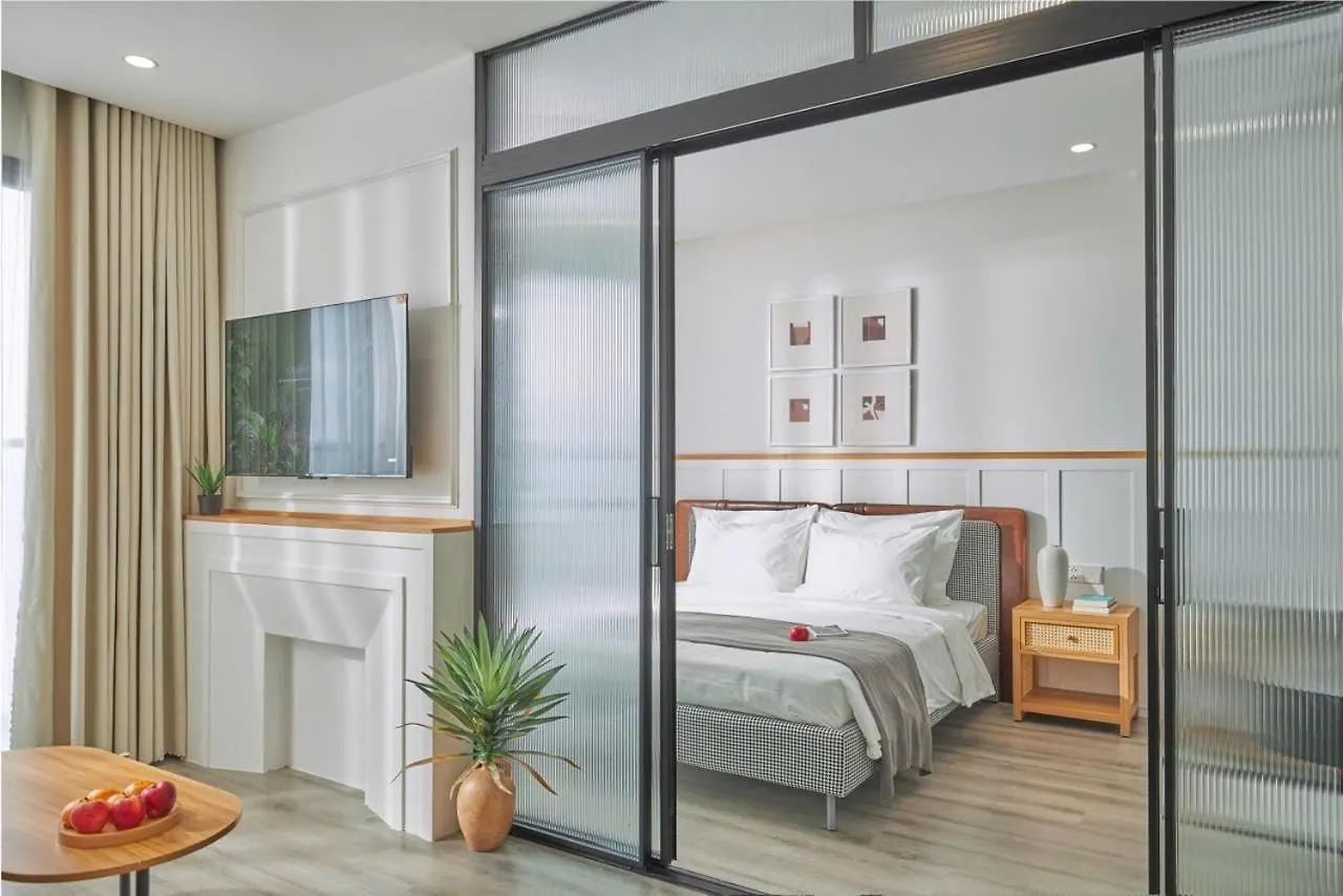 Отель Marina Suites Apartment Нячанг