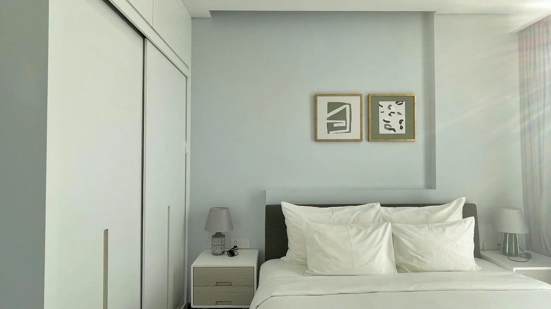 Отель Marina Suites Apartment Нячанг